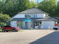 Kyriad Direct Rouen Sud - Val de Reuil - parking