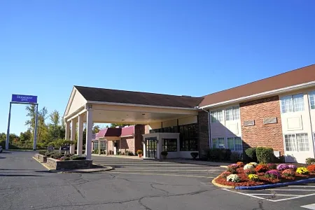 Rodeway Inn & Suites