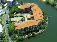 Paradise Island Resort Hotels near Surfers Paradise Beach