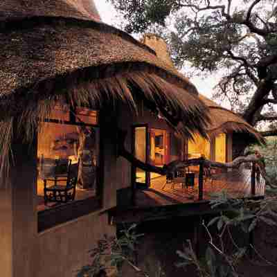 Pondoro Game Lodge Hotel Exterior