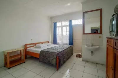 Pall Inn Puncak Mitra RedDoorz Hotels in Cisarua Subdistrict