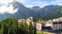 Waldhotel Arosa Hotels in Wiesen