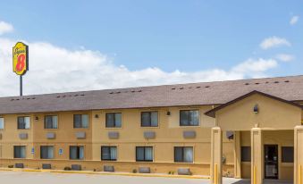 Super 8 by Wyndham Newton