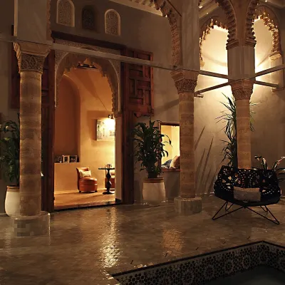 L'Alcazar Hotels near L'Ocean