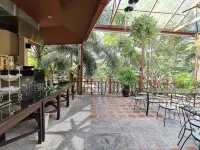 Thai Modern Resort & Spa "Newly Renovated" Отели рядом с достопримечательностью «Phuket Paradise Trip ATV adventure»