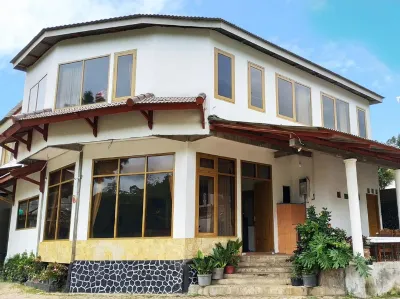 Villa KenDedes Garden 住宿飯店