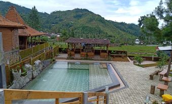 Hollymoon Kampoeng Goetji 1930 - Housity