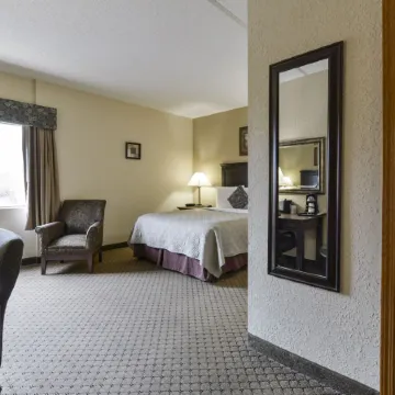 Grand View Inn & Suites