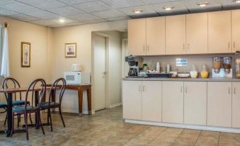 Economy Inn - Housity