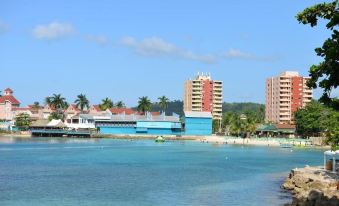 Fisherman Point Deluxe Apts