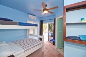Sandbar Beachfront Hostel & Restaurant