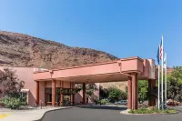 Comfort Suites - 2-Star
