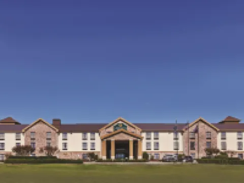 La Quinta Inn & Suites by Wyndham Denison - N. Lake Texoma
