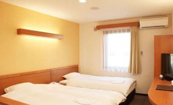 1. Hotel Ak..
