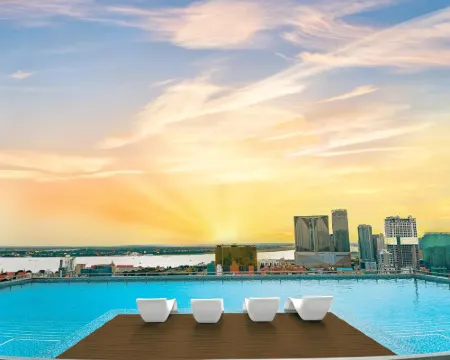 Phnom Penh Infinity Pool Down to $25/N - M Residence Hotels in Phnom Penh