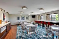 Sheraton Milwaukee Brookfield Hotel - bar