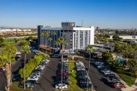 DoubleTree by Hilton Carson - parking