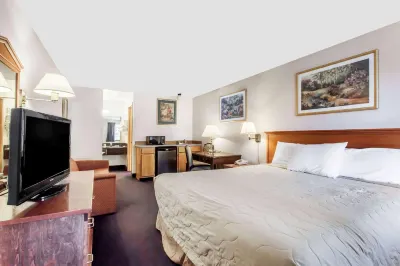 Econo Lodge Edmonds North Seattle Hotels near Edmonds Yacht Club