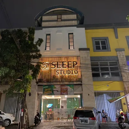 Sleep Studio Hotel City Center Surabaya Отели в г. Bubutan