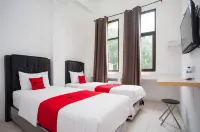 RedDoorz at Jalan Bangau Palembang Hotel di Palembang