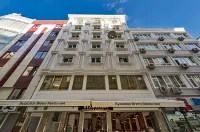 Glorious Hotel - С бассейном