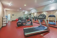 La Quinta Inn & Suites by Wyndham Paris Hotels in Paris