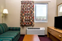 Super 8 by Wyndham Beresford - parking