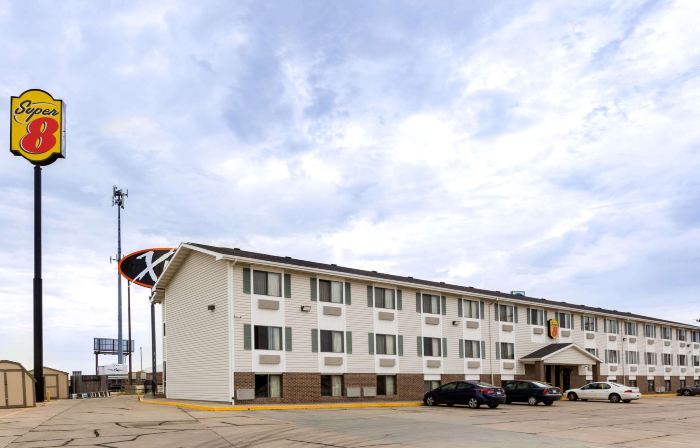 Super 8 by Wyndham Hays KS
