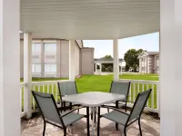 Super 8 by Wyndham des Moines Hotels in Saylor