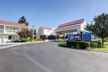 Motel 6 Santa Ana, CA - Irvine - Orange County Airport