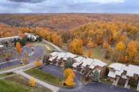 Ski-in/Ski-Out! Cozy Bellaire Resort Retreat! - parking