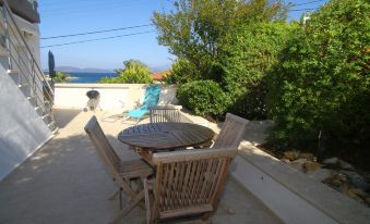 Vibrant Flat with Sea View Near Sea in Cesme