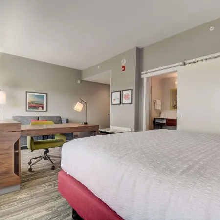 Hampton Inn and Suites Williamstown Ark Encounter