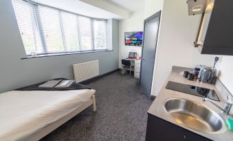 Spacious 1-Bed Studio in Birmingham