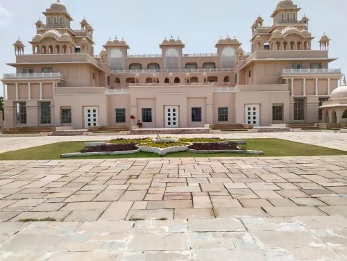 The Utopia Resort Hotels in Dhakna Chapna