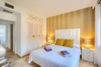 Cozy Beach Side Apartment with Pool Hotels in Estepona