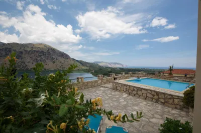 Linda's Villa in Unrivalled Position in Kournas - Amazing View!