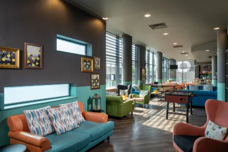 Leonardo Hotel Brighton Отели рядом с достопримечательностью «University of Brighton Art Gallery»