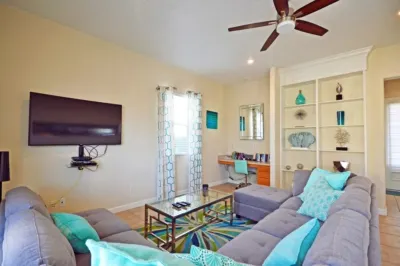 Reunion Retreat 3 Bedroom Home by Redawning