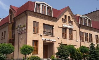 Yerevan Deluxe Hotel