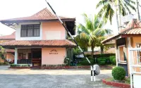 RedDoorz Plus Near Tugu Mercusuar Anyer Hotels in Anyar