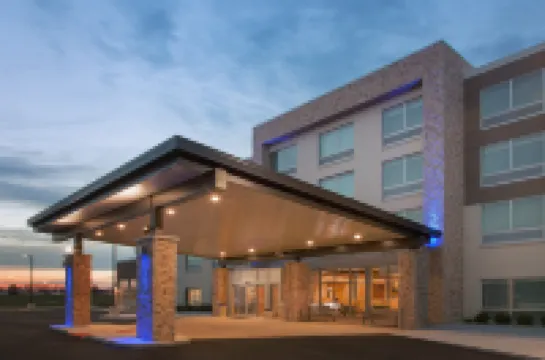 Holiday Inn Express & Suites STERLING HEIGHTS-DETROIT AREA by IHG