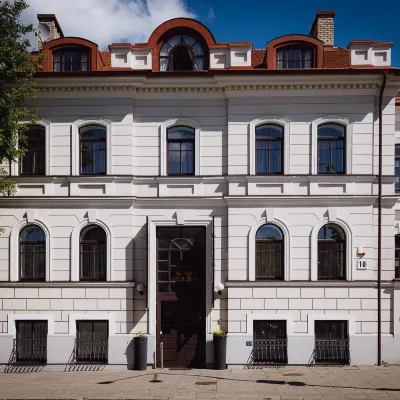 月亮花園藝術酒店 鄰近維爾紐斯站的酒店