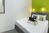 Urbanview Don Juan Pondok Gede by RedDoorz Hotel a Pondok Melati