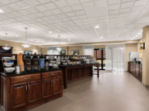 Comfort Suites Hotels in Commerce