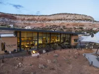 Ulum Moab - parking