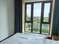 Please Call Me Mrzhang Apartment (Seaview Avenue)