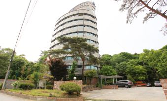 J Hotel