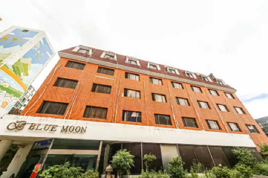 Busan Janglim Blue Moon Hotel Отели рядом с достопримечательностью «Морской пляж Тадэпхо»