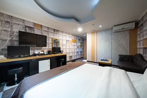 Luxe Hotel